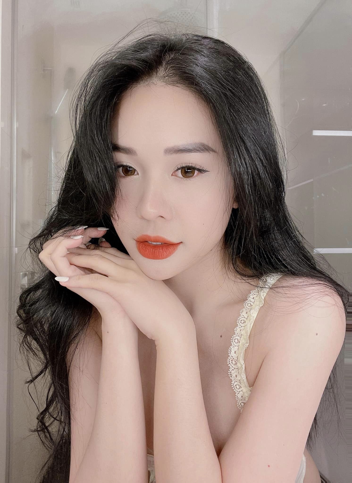Gái một con Đặng Huyền huyen.dang.982292