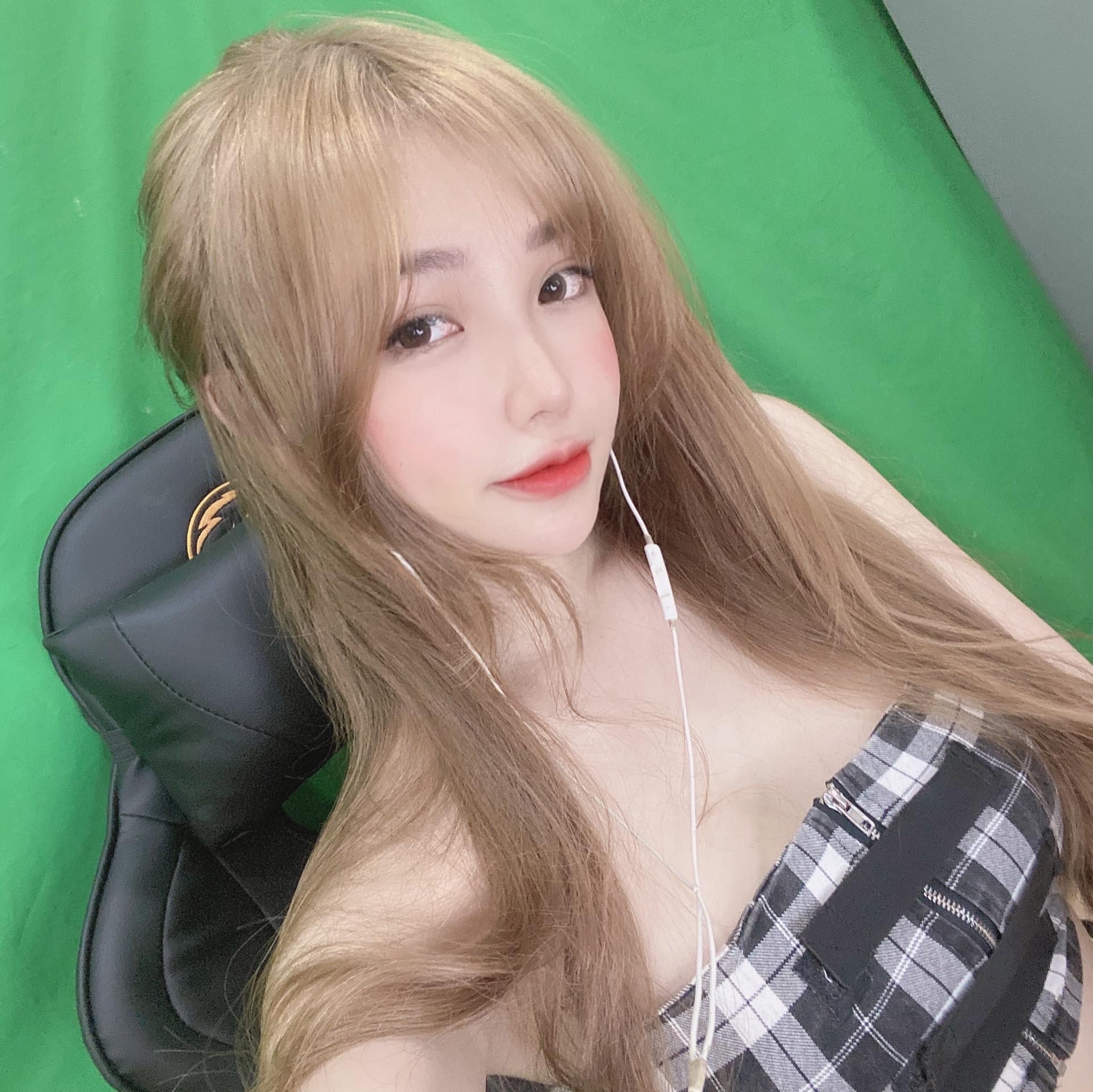 Gamer, Streamer, Cosplay Gamer, KOLs, Chơi xe PKL, Cá tính, Hotgirl Cool ngầu Lê Thị Ngọc Cẩm khoily2709