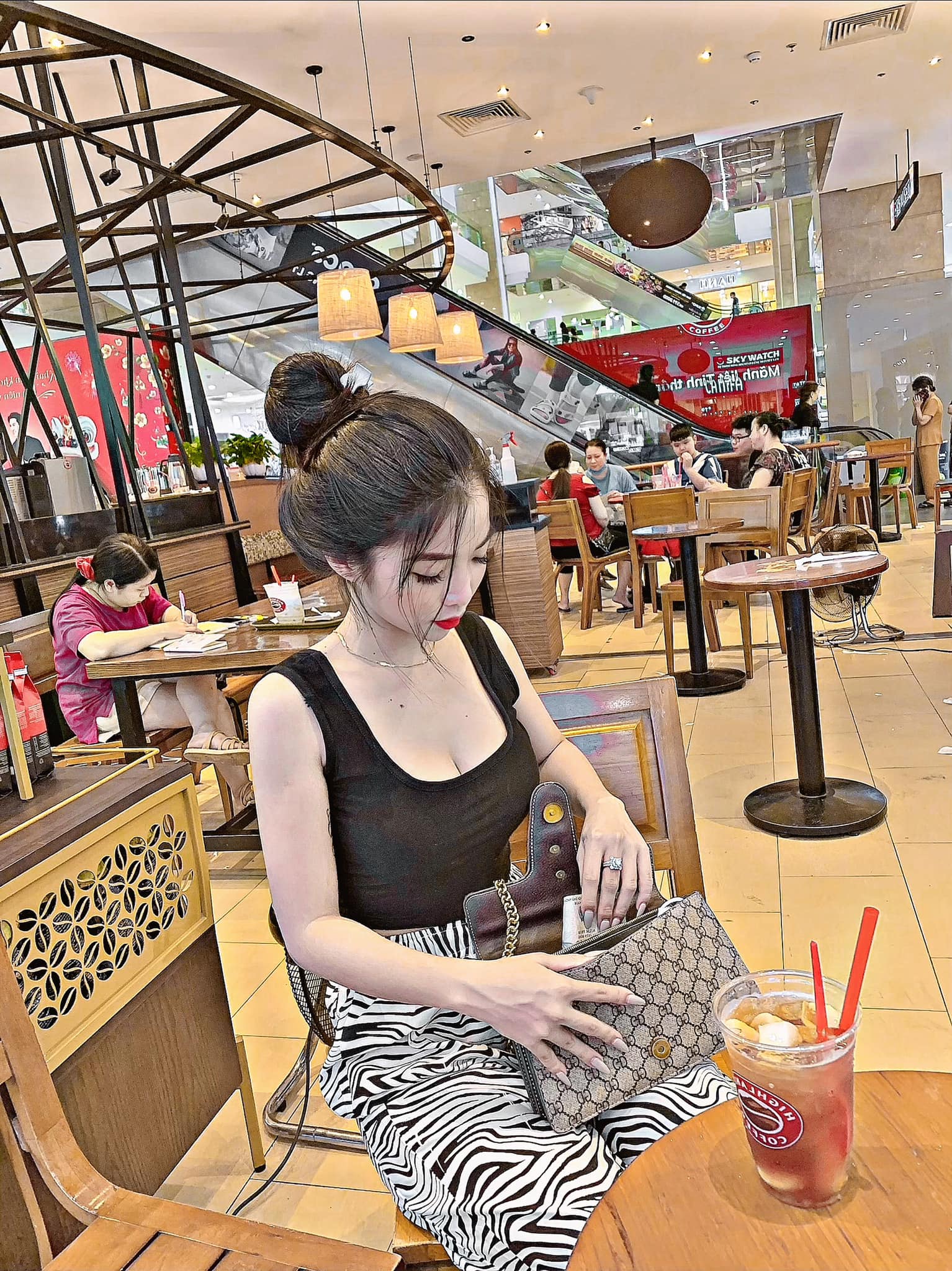 Ảnh Girl gym, Hotgirl Fitness, Ảnh gái tập gym, Girl tập gym, PT hotgirl, Huấn luyện viên hotgirl Lê thắm sb.rins.5