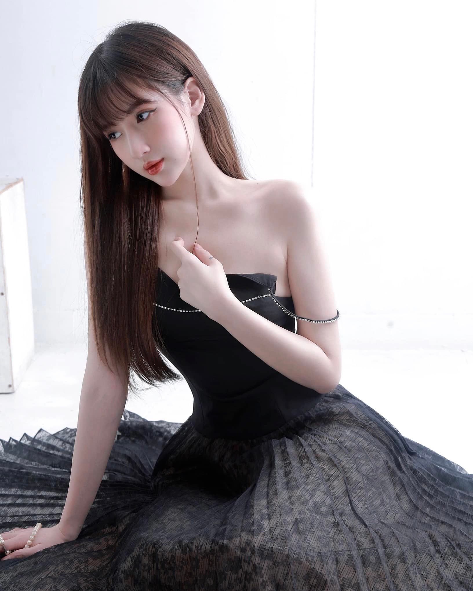 Ảnh Girl gym, Hotgirl Fitness, Ảnh gái tập gym, Girl tập gym, PT hotgirl, Huấn luyện viên hotgirl Nguyễn lâm Hoàng Quyên nguyenlamhoangquyen