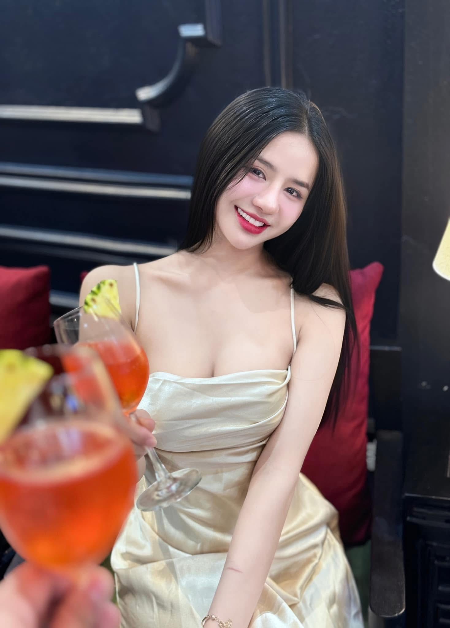 Nhung Lora id=61573427582222 Sexy, Hot girl, Hot facebook, Hot Tiktok