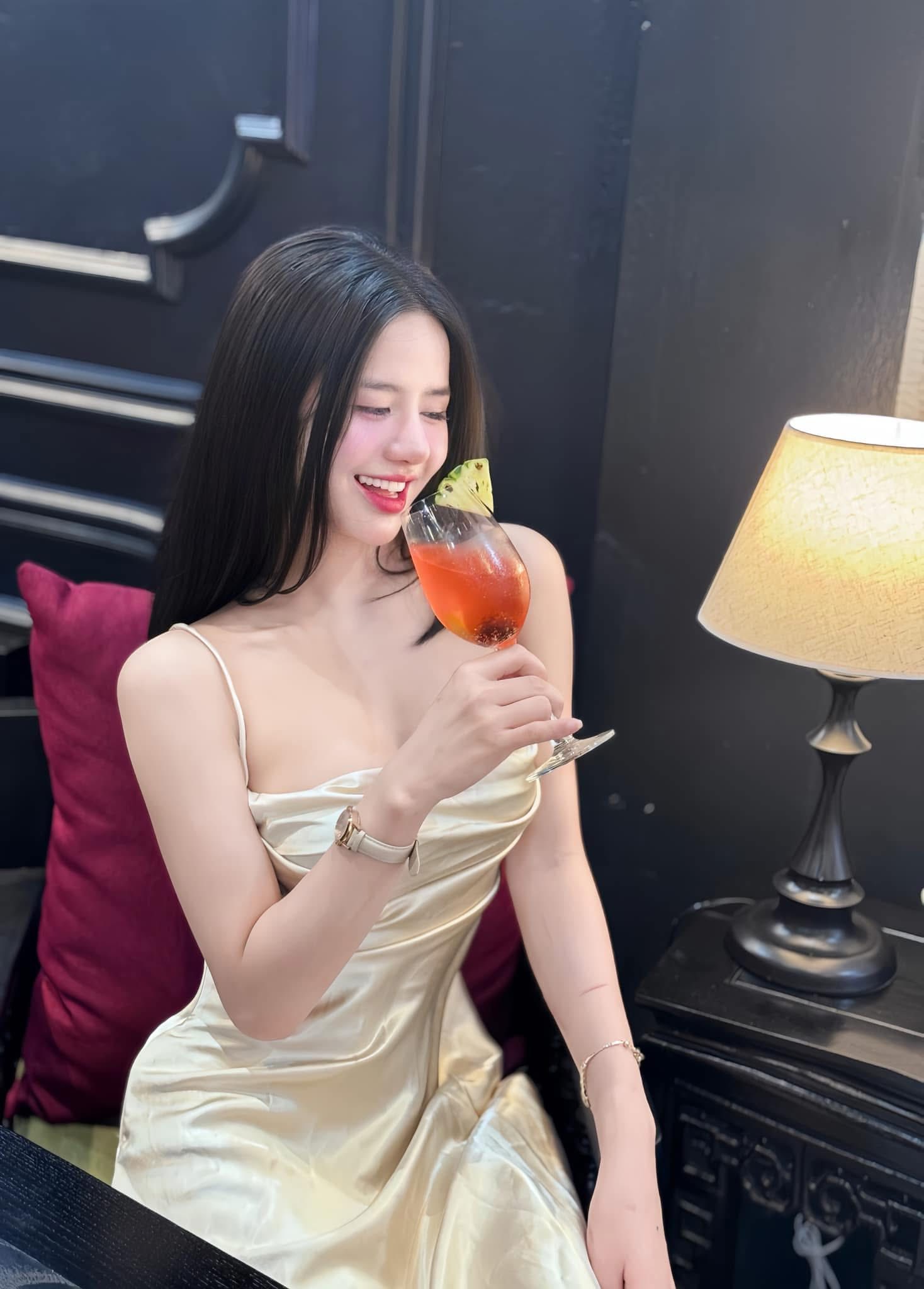 Nhung Lora id=61573427582222 Sexy, Hot girl, Hot facebook, Hot Tiktok