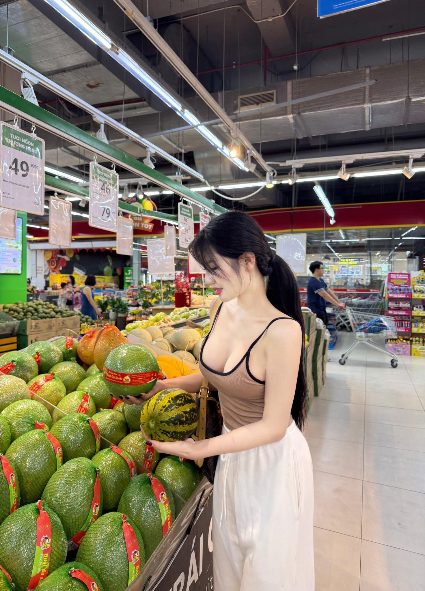 Nhung Lora id=61573427582222 Sexy, Hot girl, Hot facebook, Hot Tiktok
