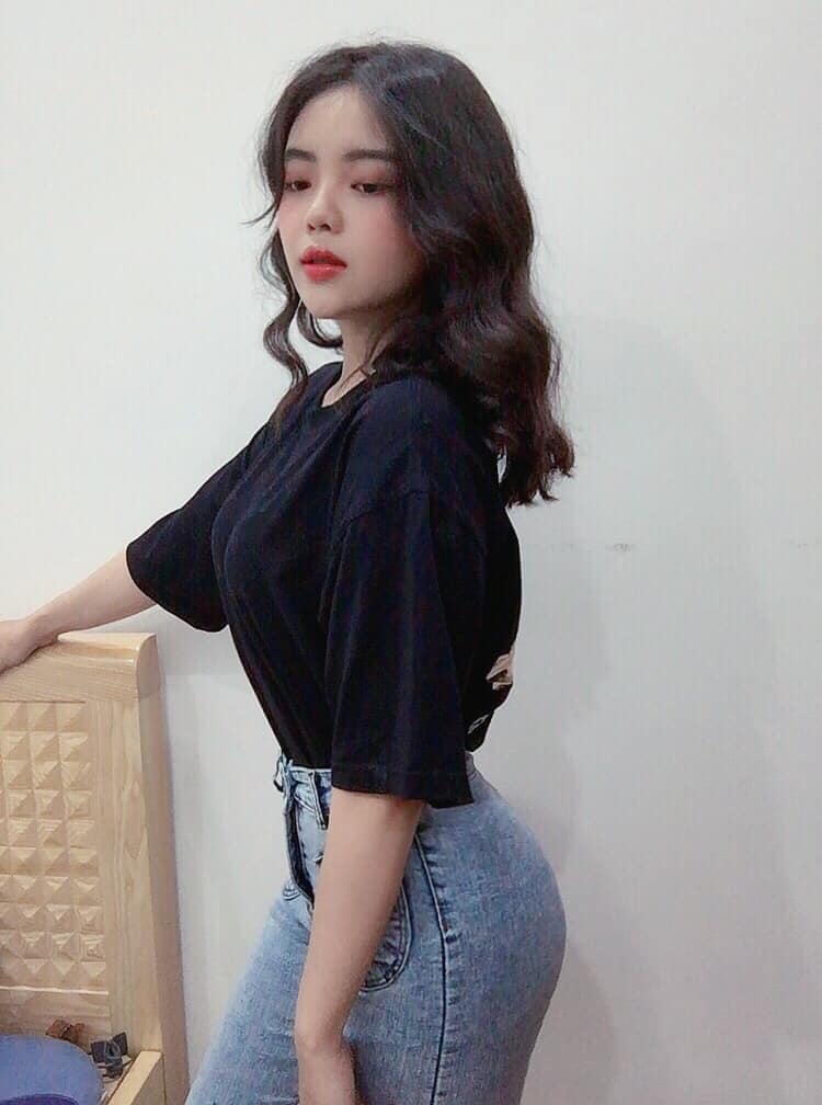 Phạm Nguyễn Hạ Vi harley.pham1701