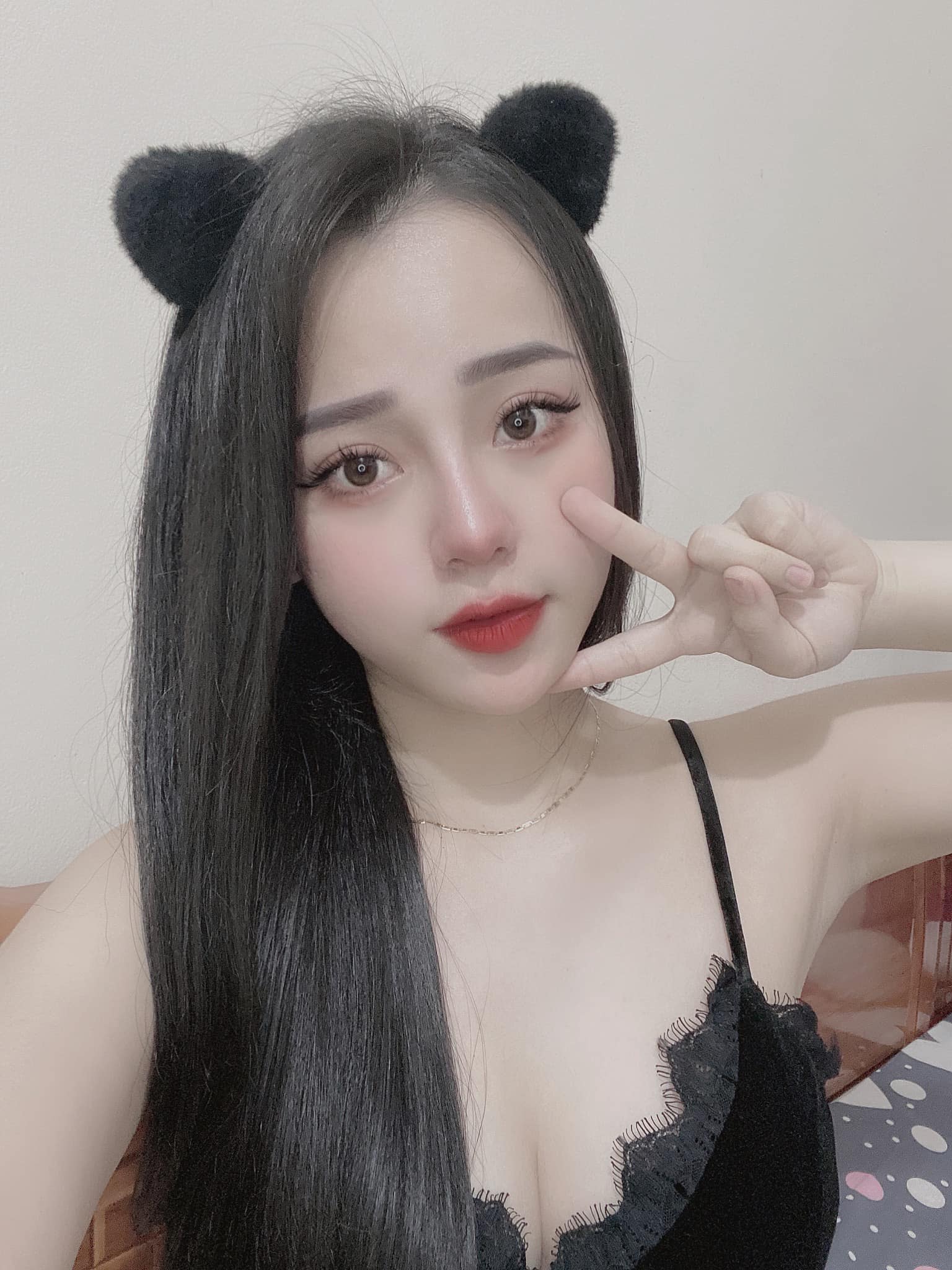 Link facebook, Hotgirl Facebook, Gái xinh facebook, KOLs facebook, Ảnh gái xinh, Hotgirl Thùy Linh Nguyễn profile.php?id=id=100071065833321