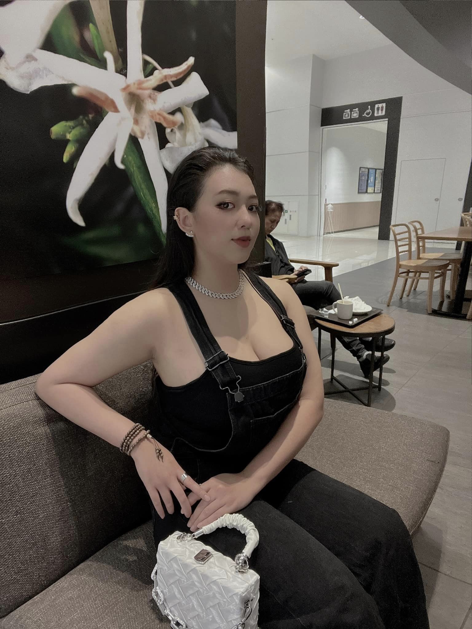 Hotgirl Tiktok, Hotgirl Facbook, Sexy, R1 Võ Thị Yến Nhi id=100011329367087