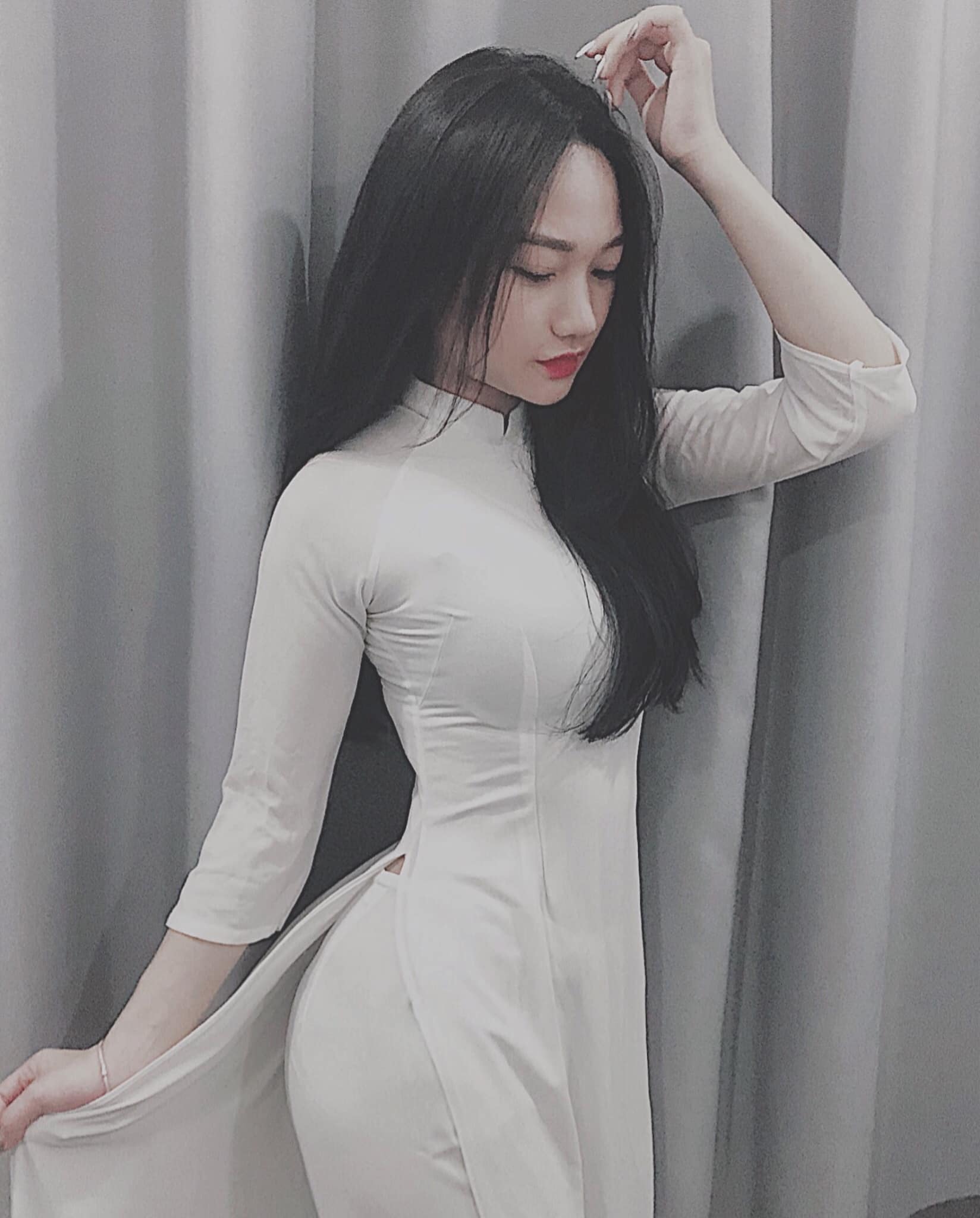 áo dài, trắng Dạ Thảo Ảnh Girl gym, Hotgirl Fitness, Ảnh gái tập gym, Girl tập gym, PT hotgirl, Huấn luyện viên hotgirl