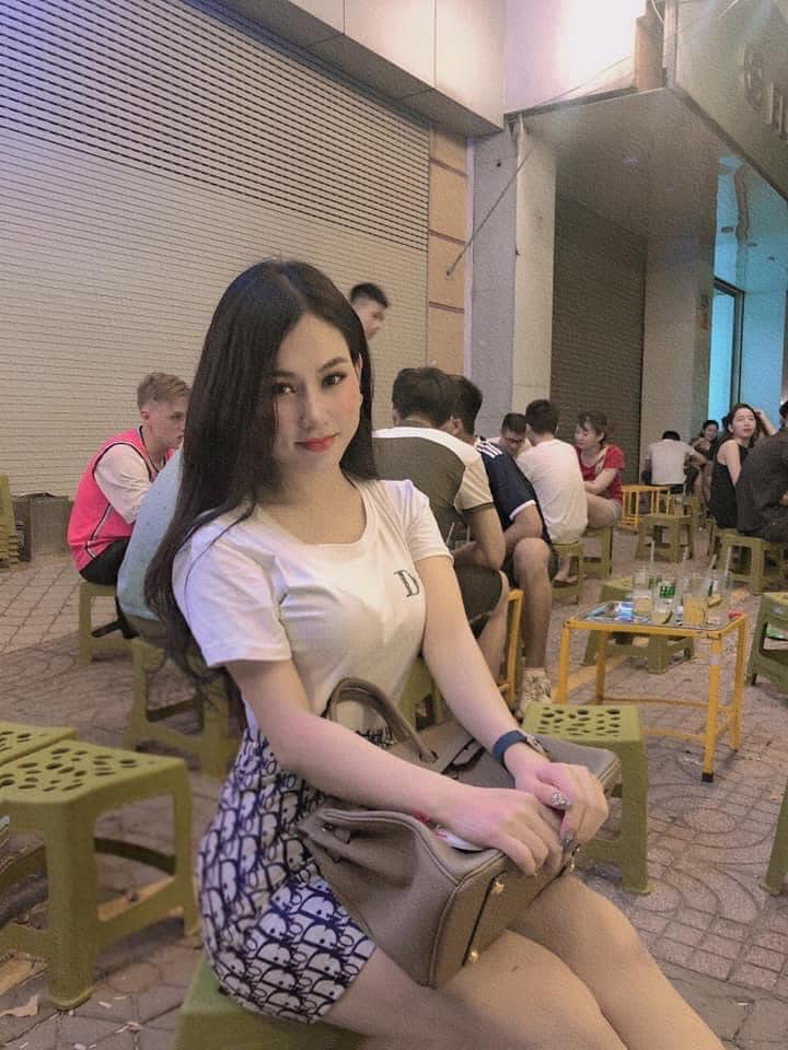 dáng, nuột, bự, xinh Hoàng Phương Linh 