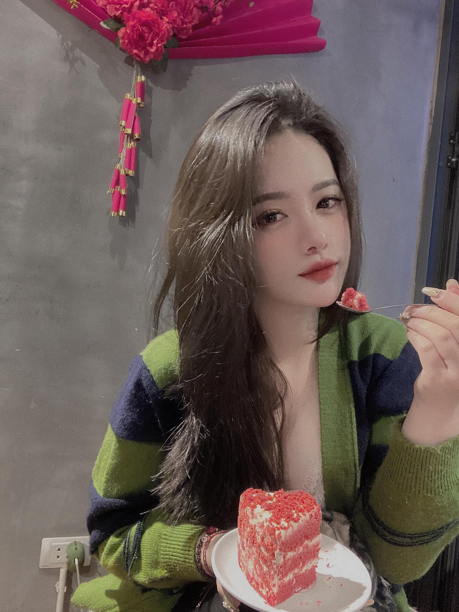 R1, Xinh, bự, sexy Nguyễn Hương Quỳnh Link facebook, Hotgirl Facebook, Gái xinh facebook, KOLs facebook, Ảnh gái xinh, Hotgirl