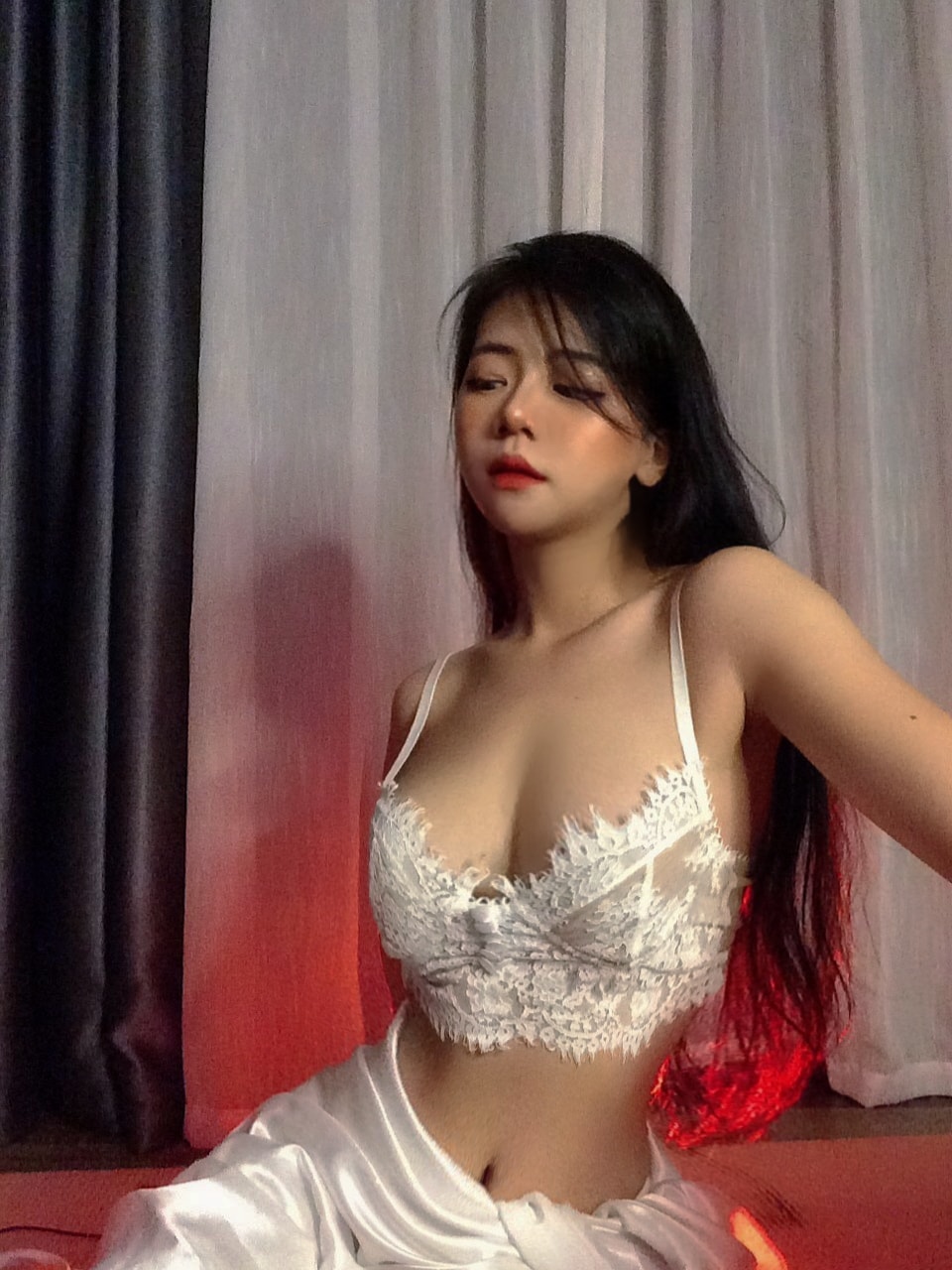 bự, xinh, trắng Nhi Mooc 