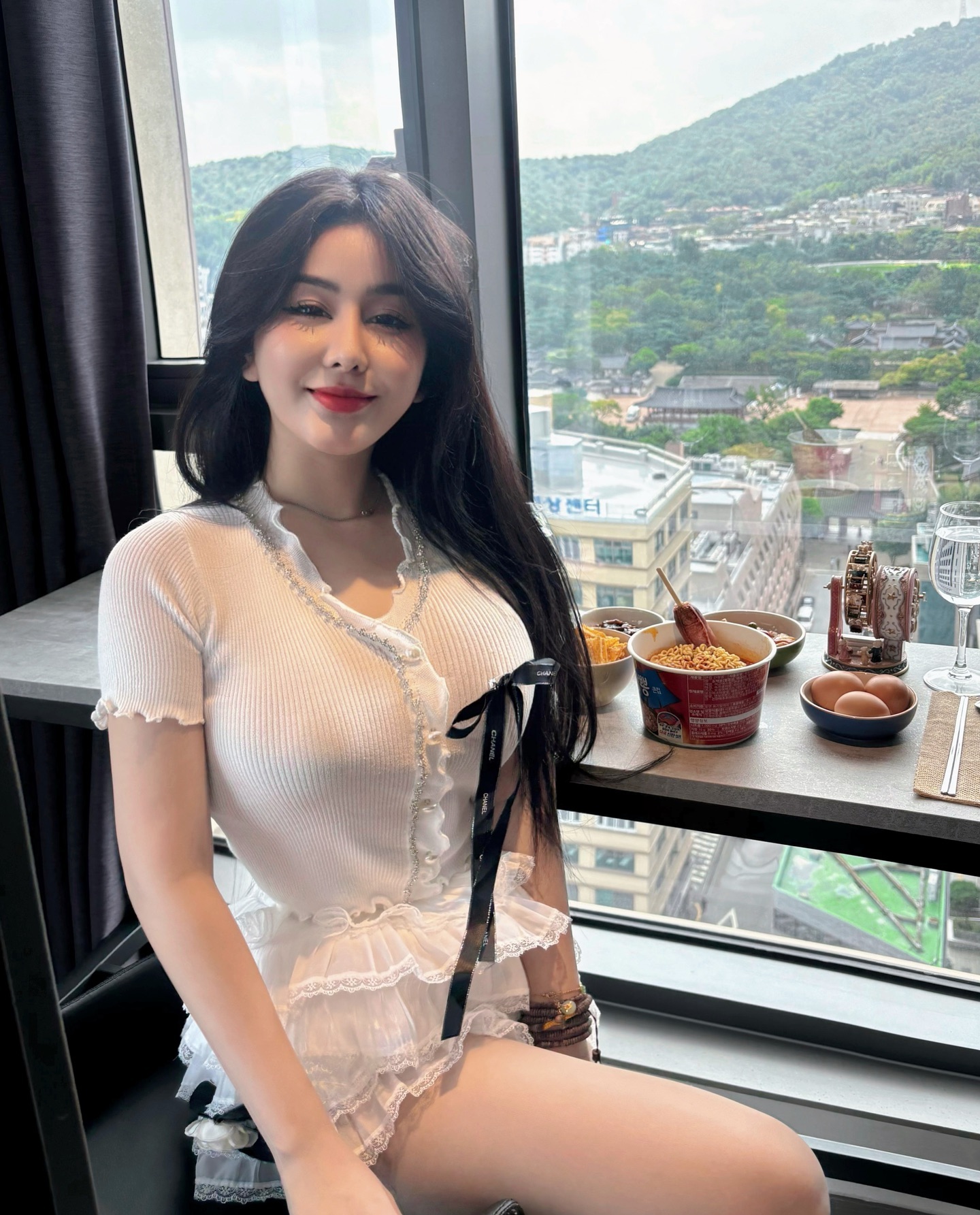 buej trắng, v1, sexy Võ Ngọc Trân 